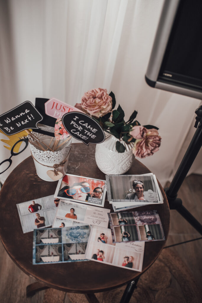 retrofon dasretrofon audiogästebuch traumtelefon vintagetelefon Retrotelefon, Audiogästebuch Österreich, Audio Gästebuch Hochzeit, Audio Gästebuch mieten, Sprachbotschaften Hochzeit, Hochzeit Gästebuch modern, Hochzeitserinnerung Audio, Hochzeitsgästebuch zum Sprechen, Audio Gästebuch Verleih Österreich, Kreatives Gästebuch Hochzeit, Persönliche Hochzeitsbotschaften, Erinnerungen zum Anhören, Hochzeitsgästebuch Vintage Stil, Retro Telefon Gästebuch, Gästebuch mit Sprachnachricht, Telefon Gästebuch Hochzeit, Sprachgästebuch Hochzeit, Emotionale Hochzeitsmomente, Hochzeitsideen Österreich, Hochzeit planen Österreich, Hochzeit Highlight Ideen, Audiogästebuch Wien, Audiogästebuch Niederösterreich, Audio Gästebuch Salzburg, Audio Gästebuch Steiermark, Audio Gästebuch Tirol, Hochzeitsideen Österreich, Hochzeit Dienstleister Österreich, Hochzeit mieten Equipment Österreich, Fotobox mieten Ostösterreich, Fotobox Hochzeit Wien, Fotobox Niederösterreich, Fotobox Burgenland, Fotobox Steiermark Ost, Fotobox Verleih Wien, Photobooth Wien mieten, Fotobox für Hochzeit Ostösterreich, Fotoautomat Hochzeit Wien, Selfiebox Niederösterreich, Fotobox Burgenland, Fotobox mieten Burgenland, Hochzeitsfotobox Burgenland, Fotobox Anbieter Burgenland, Fotobox Oststeiermark, Fotobox Fürstenfeld, Fotobox Hartberg Hochzeit