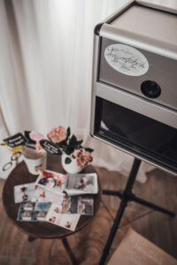 retrofon dasretrofon audiogästebuch traumtelefon vintagetelefon Retrotelefon, Audiogästebuch Österreich, Audio Gästebuch Hochzeit, Audio Gästebuch mieten, Sprachbotschaften Hochzeit, Hochzeit Gästebuch modern, Hochzeitserinnerung Audio, Hochzeitsgästebuch zum Sprechen, Audio Gästebuch Verleih Österreich, Kreatives Gästebuch Hochzeit, Persönliche Hochzeitsbotschaften, Erinnerungen zum Anhören, Hochzeitsgästebuch Vintage Stil, Retro Telefon Gästebuch, Gästebuch mit Sprachnachricht, Telefon Gästebuch Hochzeit, Sprachgästebuch Hochzeit, Emotionale Hochzeitsmomente, Hochzeitsideen Österreich, Hochzeit planen Österreich, Hochzeit Highlight Ideen, Audiogästebuch Wien, Audiogästebuch Niederösterreich, Audio Gästebuch Salzburg, Audio Gästebuch Steiermark, Audio Gästebuch Tirol, Hochzeitsideen Österreich, Hochzeit Dienstleister Österreich, Hochzeit mieten Equipment Österreich, Fotobox mieten Ostösterreich, Fotobox Hochzeit Wien, Fotobox Niederösterreich, Fotobox Burgenland, Fotobox Steiermark Ost, Fotobox Verleih Wien, Photobooth Wien mieten, Fotobox für Hochzeit Ostösterreich, Fotoautomat Hochzeit Wien, Selfiebox Niederösterreich, Fotobox Burgenland, Fotobox mieten Burgenland, Hochzeitsfotobox Burgenland, Fotobox Anbieter Burgenland, Fotobox Oststeiermark, Fotobox Fürstenfeld, Fotobox Hartberg Hochzeit