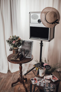 retrofon dasretrofon audiogästebuch traumtelefon vintagetelefon Retrotelefon, Audiogästebuch Österreich, Audio Gästebuch Hochzeit, Audio Gästebuch mieten, Sprachbotschaften Hochzeit, Hochzeit Gästebuch modern, Hochzeitserinnerung Audio, Hochzeitsgästebuch zum Sprechen, Audio Gästebuch Verleih Österreich, Kreatives Gästebuch Hochzeit, Persönliche Hochzeitsbotschaften, Erinnerungen zum Anhören, Hochzeitsgästebuch Vintage Stil, Retro Telefon Gästebuch, Gästebuch mit Sprachnachricht, Telefon Gästebuch Hochzeit, Sprachgästebuch Hochzeit, Emotionale Hochzeitsmomente, Hochzeitsideen Österreich, Hochzeit planen Österreich, Hochzeit Highlight Ideen, Audiogästebuch Wien, Audiogästebuch Niederösterreich, Audio Gästebuch Salzburg, Audio Gästebuch Steiermark, Audio Gästebuch Tirol, Hochzeitsideen Österreich, Hochzeit Dienstleister Österreich, Hochzeit mieten Equipment Österreich, Fotobox mieten Ostösterreich, Fotobox Hochzeit Wien, Fotobox Niederösterreich, Fotobox Burgenland, Fotobox Steiermark Ost, Fotobox Verleih Wien, Photobooth Wien mieten, Fotobox für Hochzeit Ostösterreich, Fotoautomat Hochzeit Wien, Selfiebox Niederösterreich, Fotobox Burgenland, Fotobox mieten Burgenland, Hochzeitsfotobox Burgenland, Fotobox Anbieter Burgenland, Fotobox Oststeiermark, Fotobox Fürstenfeld, Fotobox Hartberg Hochzeit