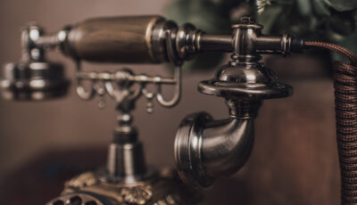 Audiogästebuch Österreich, Audio Gästebuch Hochzeit, Audio Gästebuch mieten, Sprachbotschaften Hochzeit, Hochzeit Gästebuch modern, Hochzeitserinnerung Audio, Hochzeitsgästebuch zum Sprechen, Audio Gästebuch Verleih Österreich, Kreatives Gästebuch Hochzeit, Persönliche Hochzeitsbotschaften, Erinnerungen zum Anhören, Hochzeitsgästebuch Vintage Stil, Retro Telefon Gästebuch, Gästebuch mit Sprachnachricht, Telefon Gästebuch Hochzeit, Sprachgästebuch Hochzeit, Emotionale Hochzeitsmomente, Hochzeitsideen Österreich, Hochzeit planen Österreich, Hochzeit Highlight Ideen, Audiogästebuch Wien, Audiogästebuch Niederösterreich, Audio Gästebuch Salzburg, Audio Gästebuch Steiermark, Audio Gästebuch Tirol, Hochzeitsideen Österreich, Hochzeit Dienstleister Österreich, Hochzeit mieten Equipment Österreich