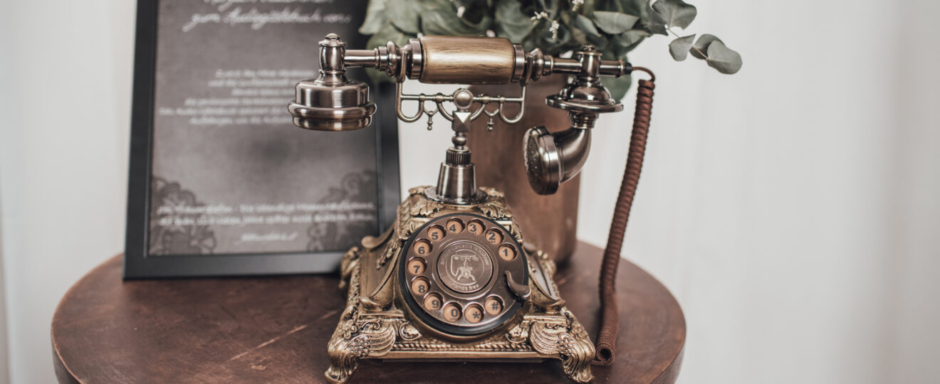 Audiogästebuch Traumtelefon Vintagetelefon Retrotelefon, Audiogästebuch Österreich, Audio Gästebuch Hochzeit, Audio Gästebuch mieten, Sprachbotschaften Hochzeit, Hochzeit Gästebuch modern, Hochzeitserinnerung Audio, Hochzeitsgästebuch zum Sprechen, Audio Gästebuch Verleih Österreich, Kreatives Gästebuch Hochzeit, Persönliche Hochzeitsbotschaften, Erinnerungen zum Anhören, Hochzeitsgästebuch Vintage Stil, Retro Telefon Gästebuch, Gästebuch mit Sprachnachricht, Telefon Gästebuch Hochzeit, Sprachgästebuch Hochzeit, Emotionale Hochzeitsmomente, Hochzeitsideen Österreich, Hochzeit planen Österreich, Hochzeit Highlight Ideen, Audiogästebuch Wien, Audiogästebuch Niederösterreich, Audio Gästebuch Salzburg, Audio Gästebuch Steiermark, Audio Gästebuch Tirol, Hochzeitsideen Österreich, Hochzeit Dienstleister Österreich, Hochzeit mieten Equipment Österreich